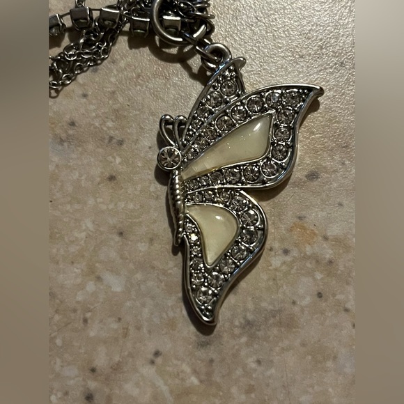 Guess Butterfly necklace - Picture 5 of 9